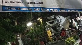 Foto pengerjaan betonisasi jalan di perumahan Taman Balaraja Kabupaten Tangerang diduga dikerjakan tidak sesuai RAB