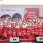 Sesi foto bersama PJ Bupati Tangerang Bersama anak murid dan pihak sekolah SDN 1 Cijantra 1