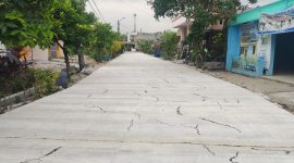 Proyek betonisasi alami retak cukup parah di Serdang Asri III Panongan Tangerang Banten