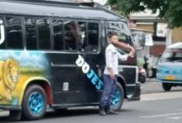 Pemungutan retribusi Anggutan Umum di Tepi jalan di Kabupaten Kuningan