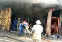 Sebuah bengkel motor di Desa Cibadak, Kecamatan Cikupa Tangerang Banten Hangus terbakar api 