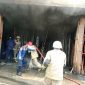 Sebuah bengkel motor di Desa Cibadak, Kecamatan Cikupa Tangerang Banten Hangus terbakar api 