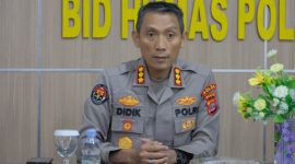 Polda Banten Klarifikasi Terkait Adanya Pemasangan Spanduk Paslon Capres Cawapres di RS Bhayangkara. 