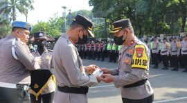Bekali Sikap Perilaku Netralitas Anggota Polri pada Pemilu 2024, Kapolres Metro Tangerang Kota Bagikan Buku Saku