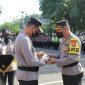 Bekali Sikap Perilaku Netralitas Anggota Polri pada Pemilu 2024, Kapolres Metro Tangerang Kota Bagikan Buku Saku