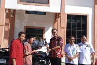 Tanggulangi Sampah di Kabupaten Tangerang, DLHK Provinsi Banten Berikan 3 Unit Bentor Pengangkut Sampah