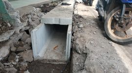 Proyek saluran air di Desa Dukuh, Kecamatan Cikupa, kabupaten Tangerang Banten dikerjakan tidak sesuai RAB. 