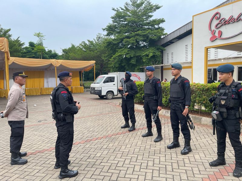 Natal Aman dan Nyaman, Polres Metro Tangerang Kota Kota Kerahkan Tim Jibom Sterilisasi Area Gereja