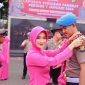 122 Polisi di Kota Tangerang Naik Pangkat, Begini Tradisi Cium Bumi dan Dipasangkan Pangkat Keluarga Tercinta