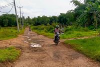 Pemukiman di Tigaraksa Terisolasi Akibat Rusaknya Jalan Penghubung Desa Tapos dan Desa Bantar Panjang