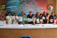Polisi Sita 30.257 Butir Obat Terlarang dari Toko Kosmetik dan Sembako di Tangerang. 