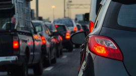 Tol menuju Jakarta mengalami kepadatan kendaraan. 