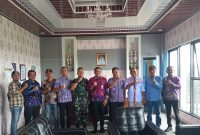 Sesi foto bersama seausai silaturahmi di Kecamatan Mekar Baru, Kabupaten Tangerang Banten. 