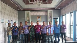 Sesi foto bersama seausai silaturahmi di Kecamatan Mekar Baru, Kabupaten Tangerang Banten. 