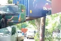 Lalu lintas Mobil Container dan Truk Tanah yang merusak lingkungan.(ist)