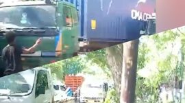 Lalu lintas Mobil Container dan Truk Tanah yang merusak lingkungan.(ist)