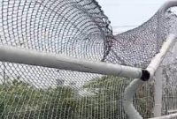 Foto tiang pembatas atau penyanggah jembatan tol di kelurahan bunder, Cikupa Tangerang.