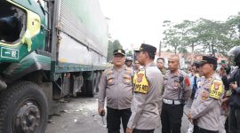 POTO KAPOLRES METRO TANGERANG KOTA CEK KODISI MOBIL TRUK WING BOK
