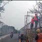 foto perbaikan tiang jambatan tol di kelurahan bunder cikupa